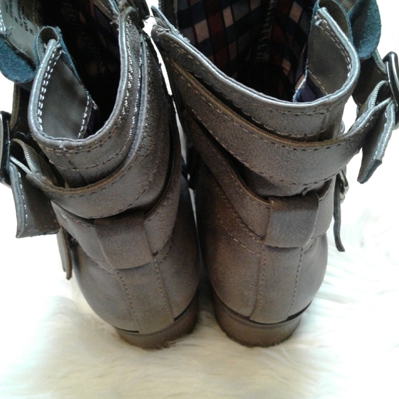 White Mountain Booties - Picture 5 of 5